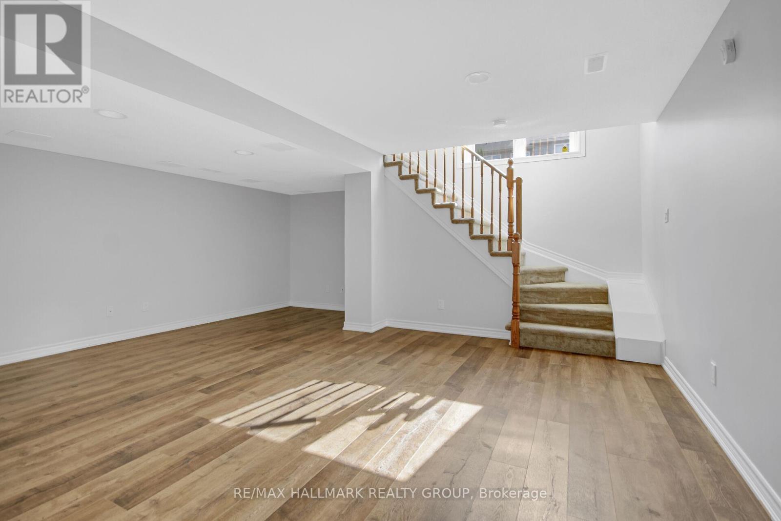 Photo 28 of 198 Tandalee Crescent, Ottawa ON