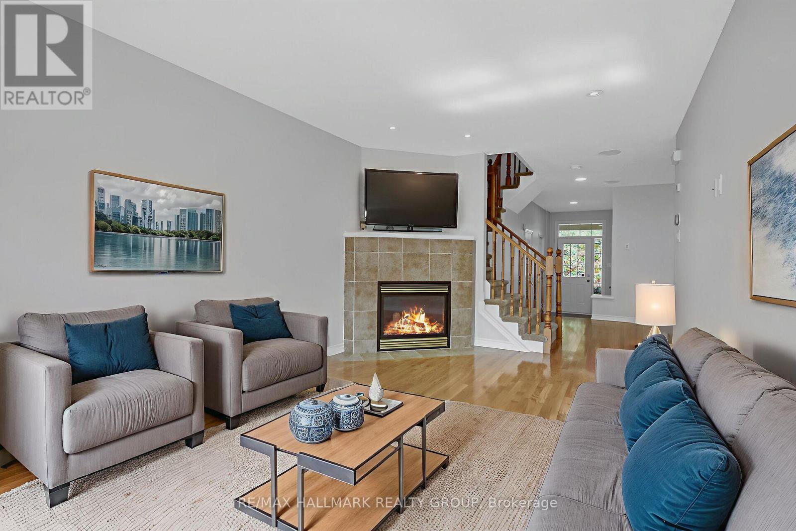 Photo 9 of 198 Tandalee Crescent, Ottawa ON