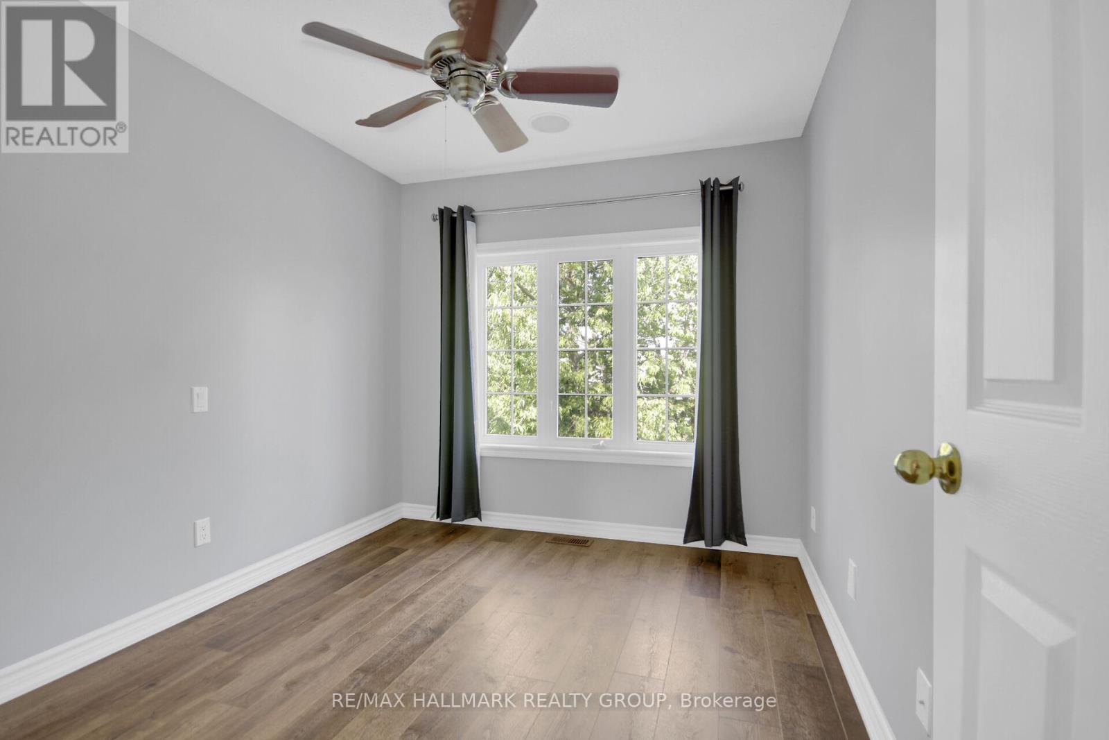 Photo 26 of 198 Tandalee Crescent, Ottawa ON