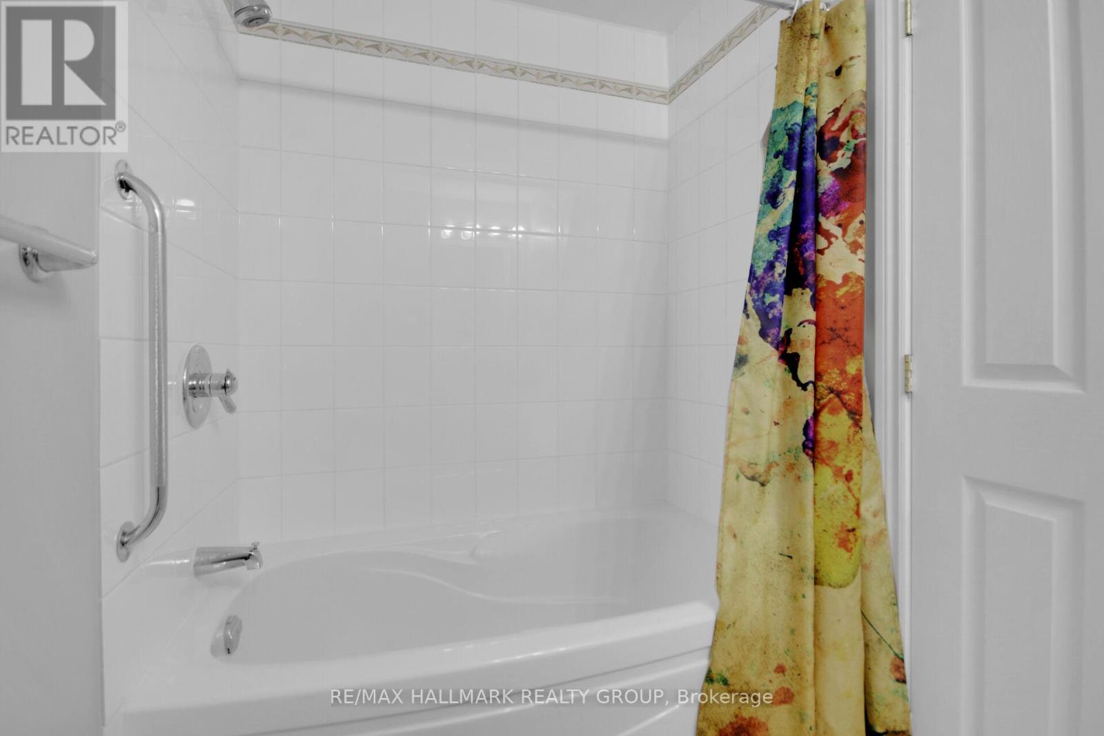 Photo 29 of 198 Tandalee Crescent, Ottawa ON