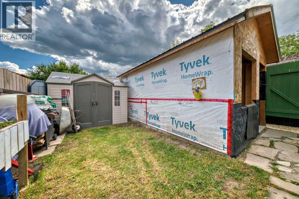 Single Family House Bi-level for Sale in  Whitworth Way NE Whitehorn Calgary 