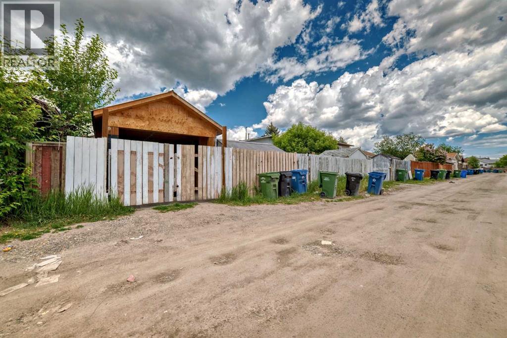 Single Family House Bi-level for Sale in  Whitworth Way NE Whitehorn Calgary 