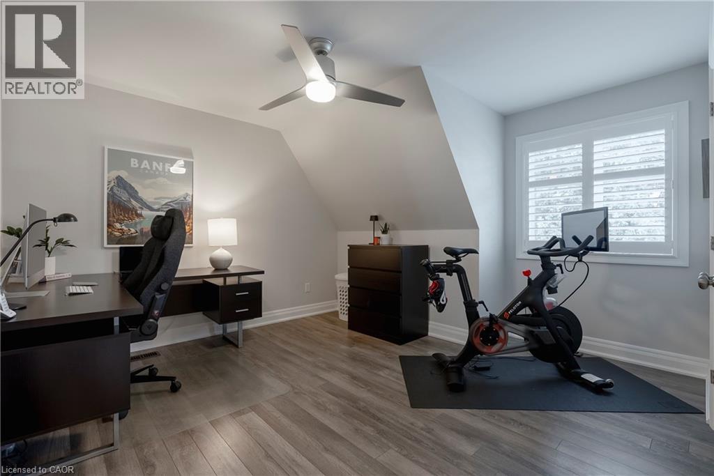 Photo 10 of 20 Mountain Park Avenue, Hamilton ON