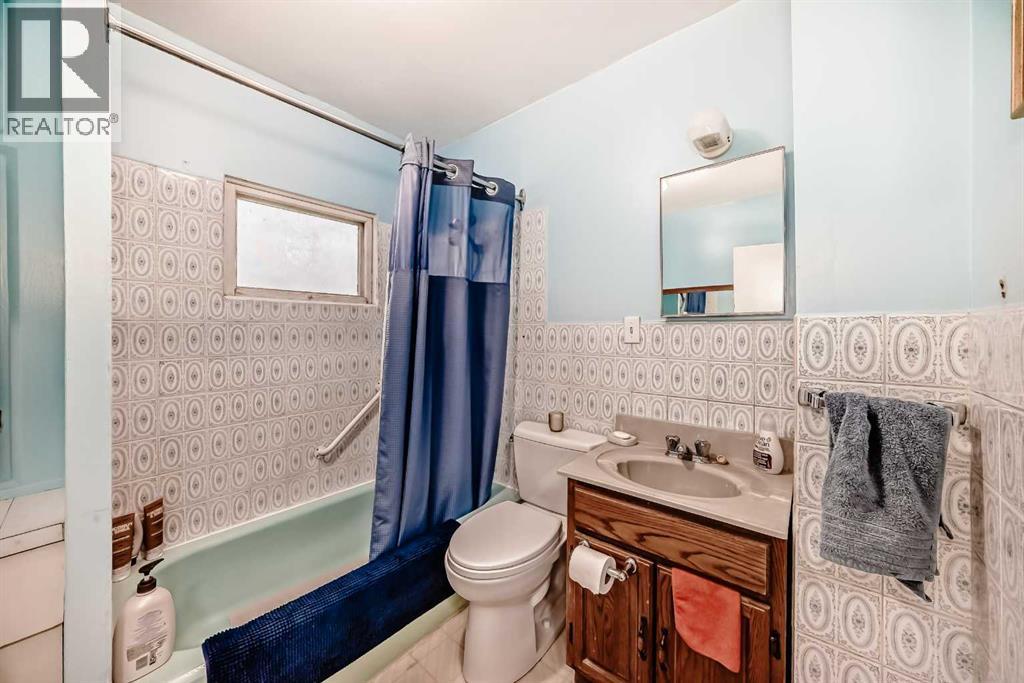 Single Family House Bungalow for Sale in   Avenue NW Bowness Calgary 