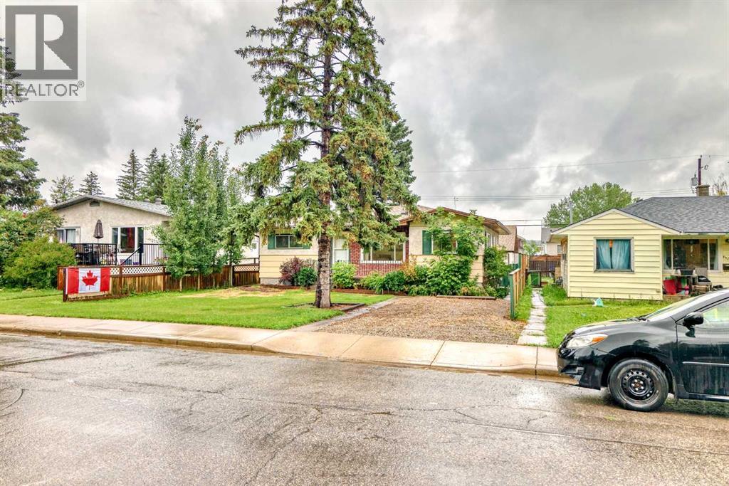 Single Family House Bungalow for Sale in   Avenue NW Bowness Calgary 