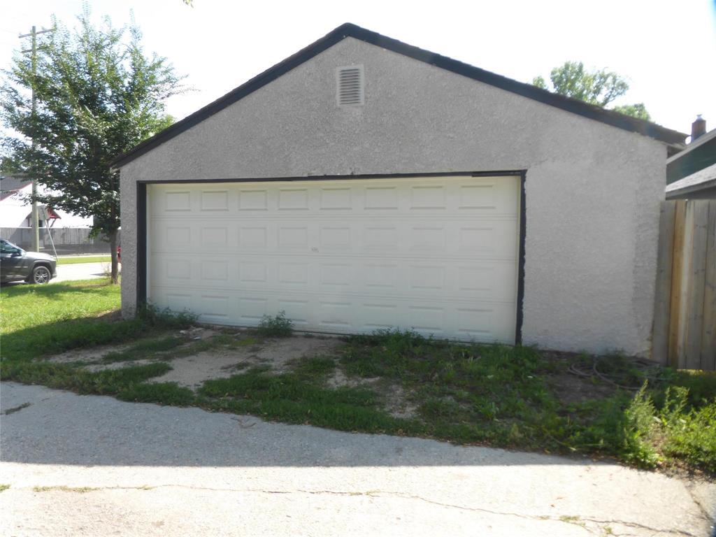 Photo 3 of 415 Bannerman Avenue, Winnipeg MB