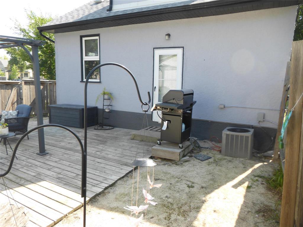 Photo 7 of 415 Bannerman Avenue, Winnipeg MB