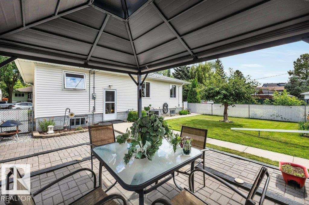 Photo 14 of 9622 79 St Nw, Edmonton AB