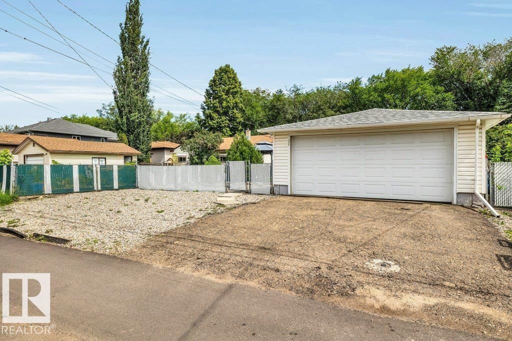 Photo 41 of 9622 79 St Nw, Edmonton AB