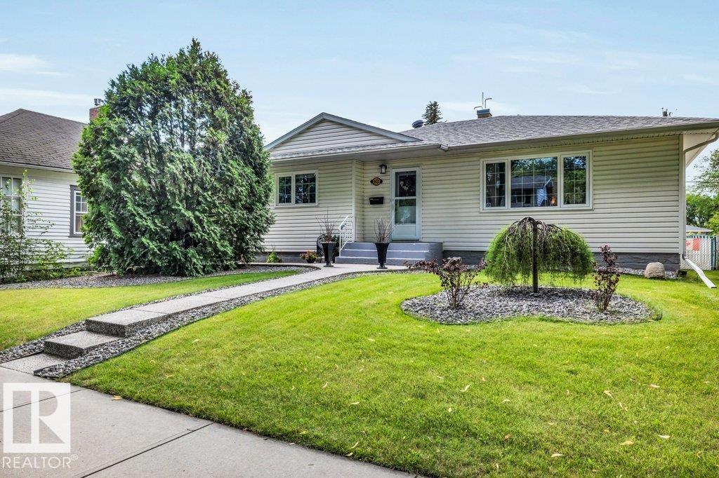 Photo 13 of 9622 79 St Nw, Edmonton AB