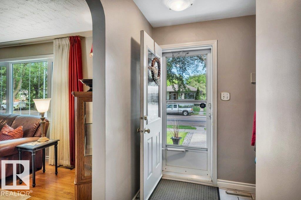 Photo 10 of 9622 79 St Nw, Edmonton AB