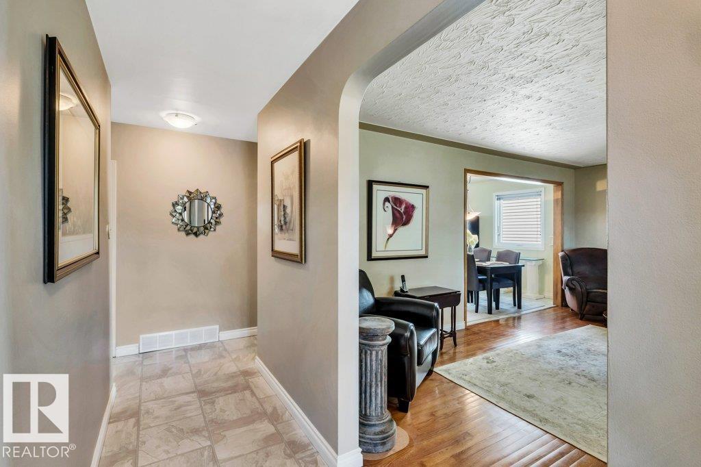 Photo 16 of 9622 79 St Nw, Edmonton AB