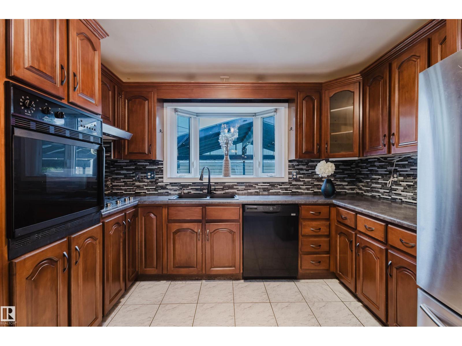 Photo 12 of 4616 111 A St Nw, Edmonton AB