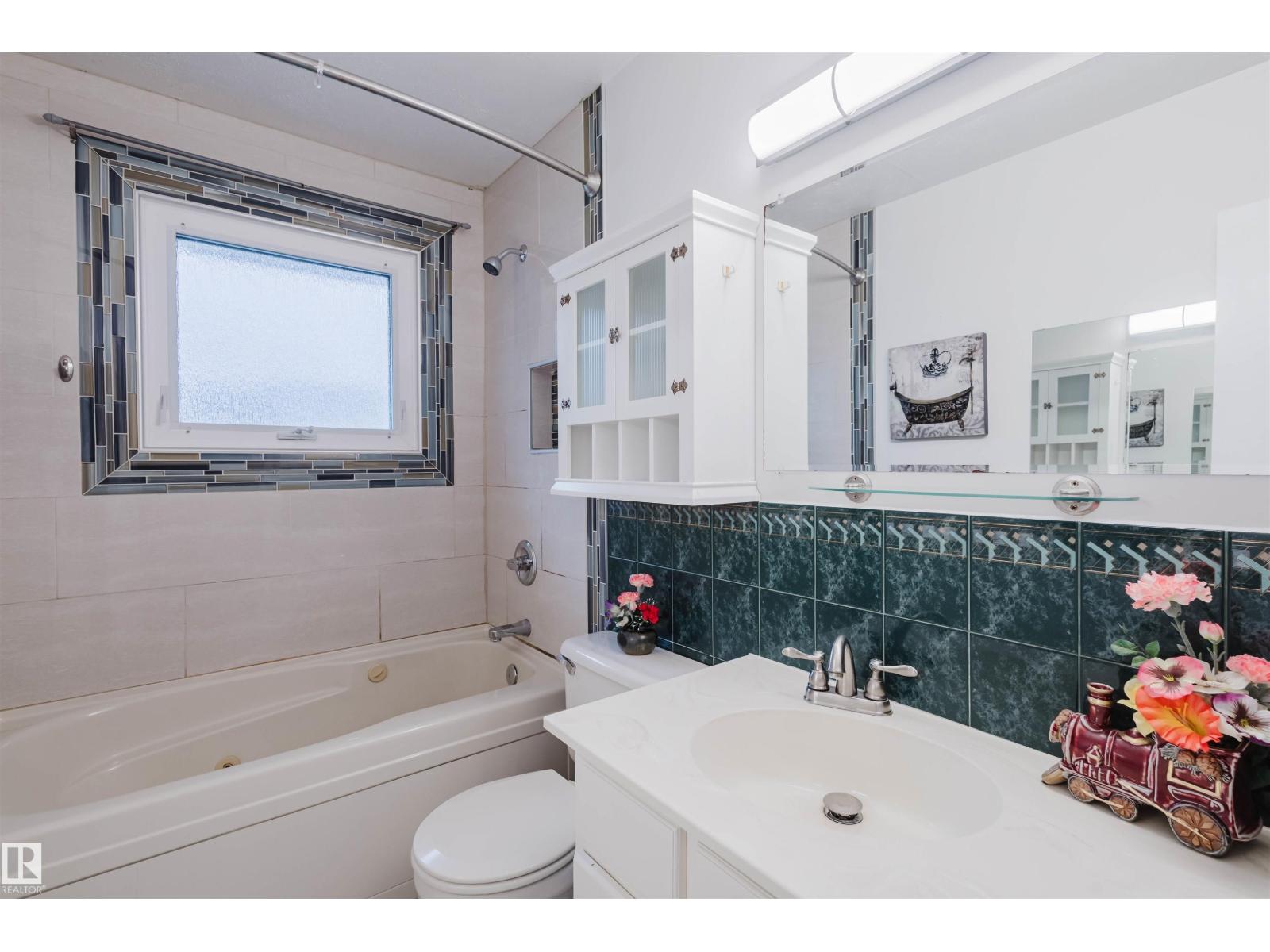 Photo 15 of 4616 111 A St Nw, Edmonton AB