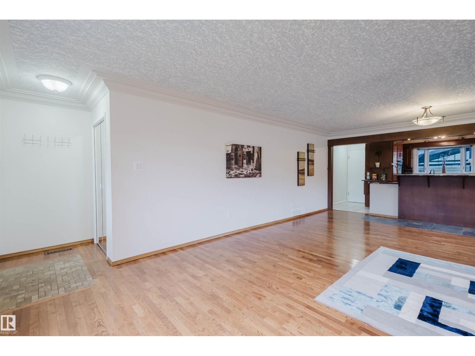 Photo 4 of 4616 111 A St Nw, Edmonton AB