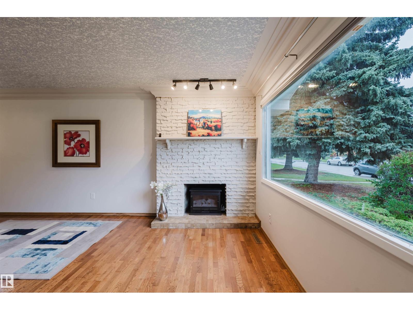 Photo 8 of 4616 111 A St Nw, Edmonton AB