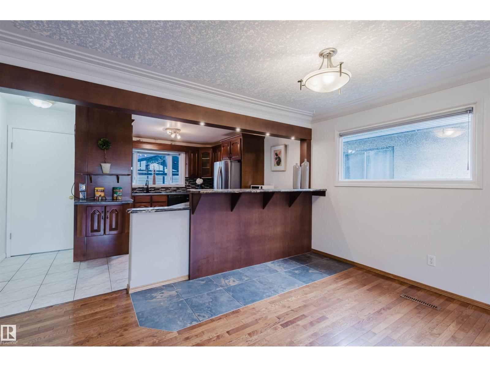 Photo 9 of 4616 111 A St Nw, Edmonton AB