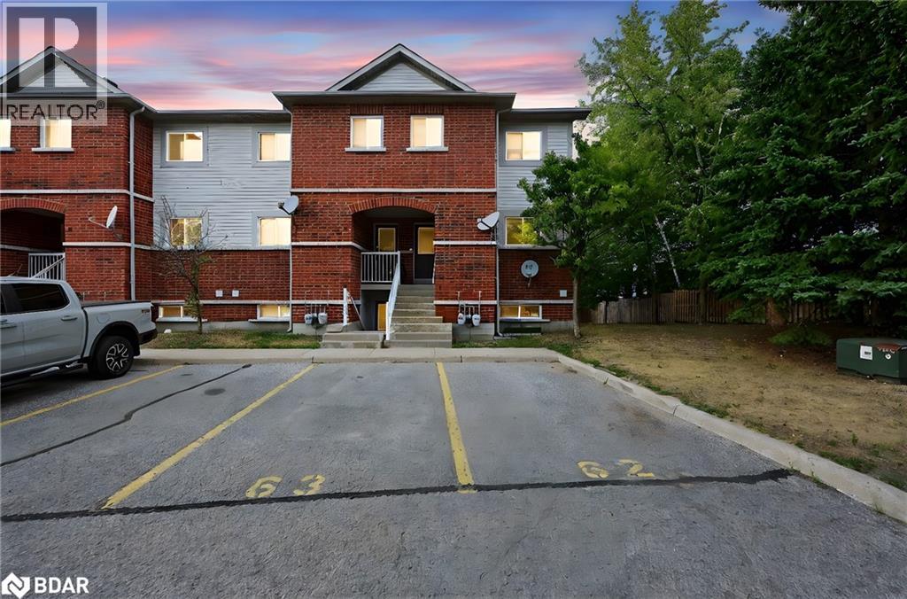 Photo 4 of 237 Ferndale Drive S Unit 1, Barrie ON