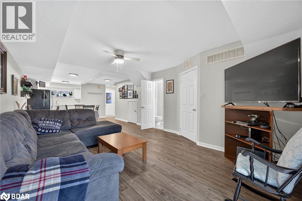 Photo 8 of 237 Ferndale Drive S Unit 1, Barrie ON