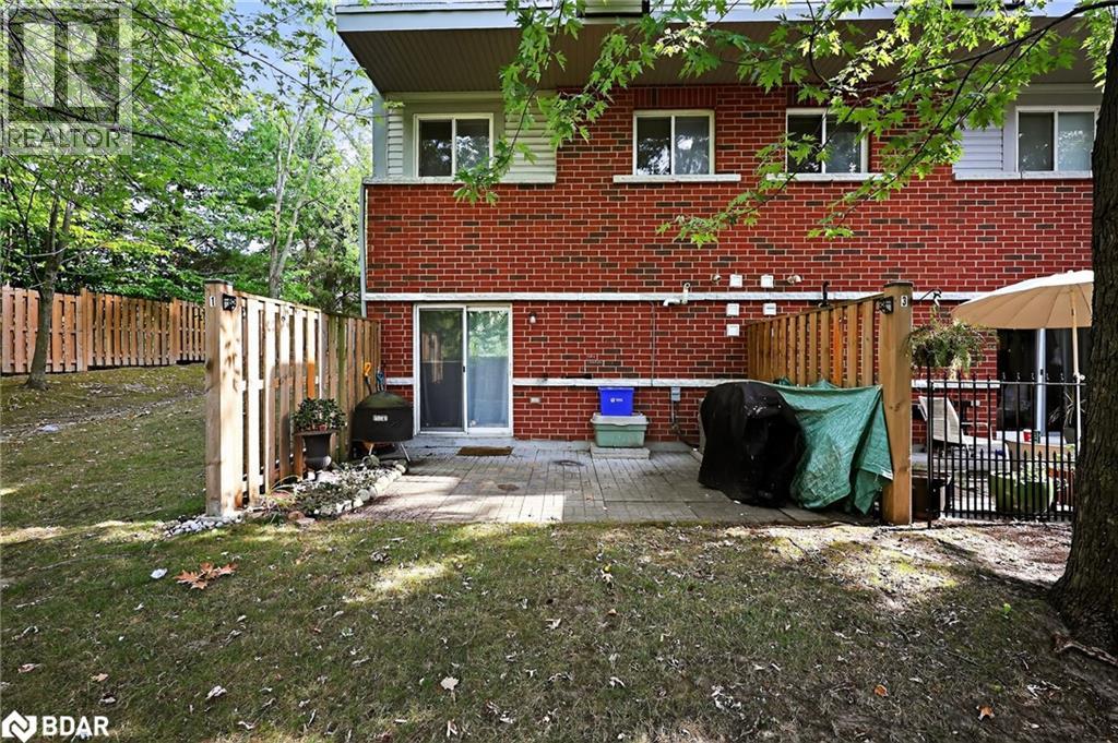 Photo 16 of 237 Ferndale Drive S Unit 1, Barrie ON