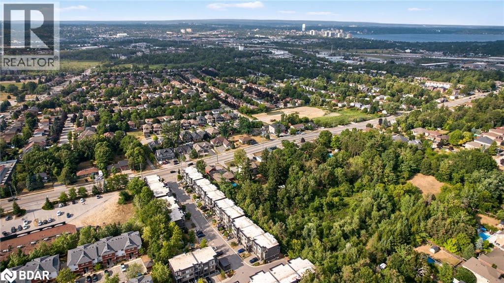 Photo 15 of 237 Ferndale Drive S Unit 1, Barrie ON