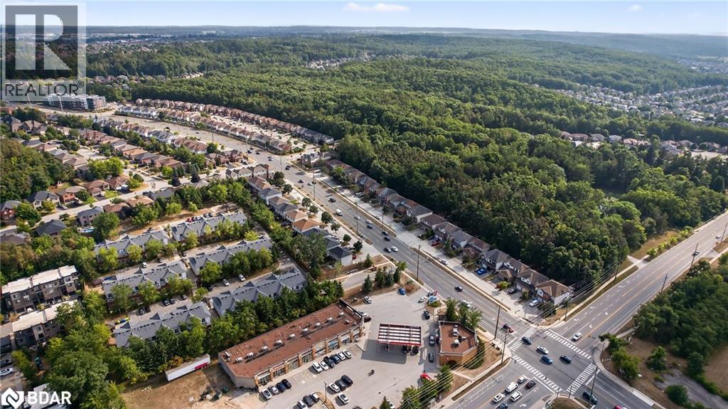 Photo 11 of 237 Ferndale Drive S Unit 1, Barrie ON