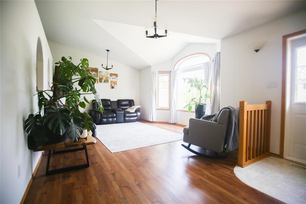 Photo 16 of 112 Cranberry Road, Mitchell MB