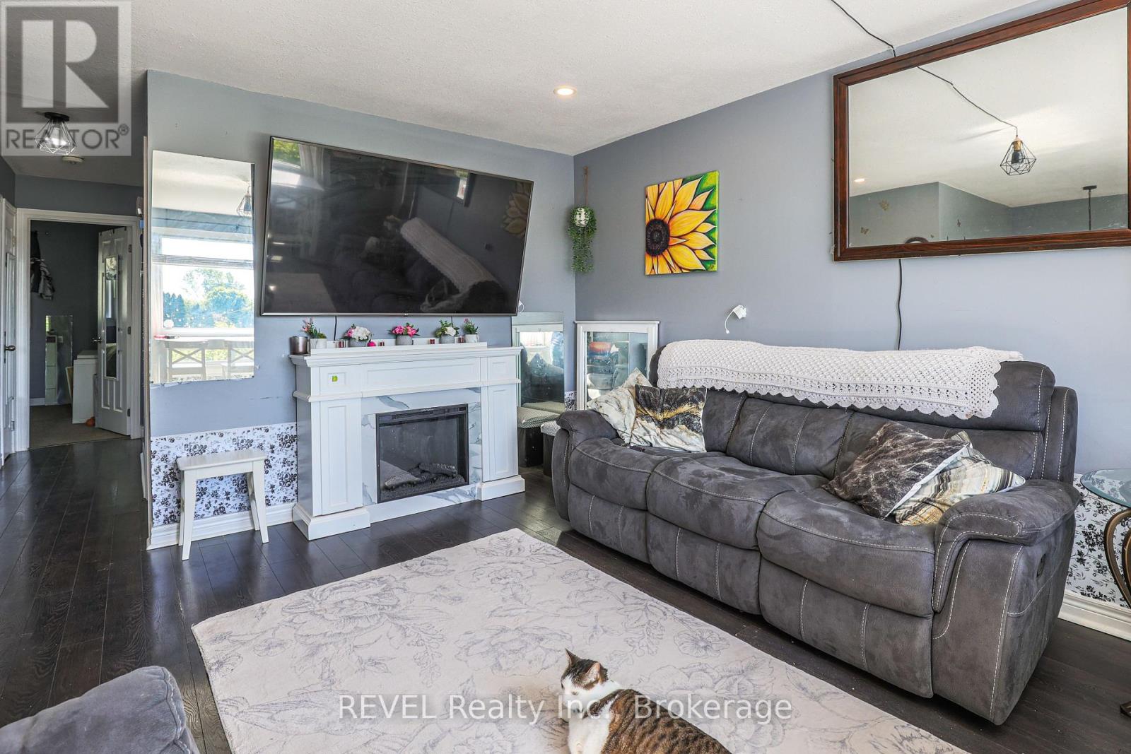 Photo 5 of 28 Dodds Court, Fort Erie ON
