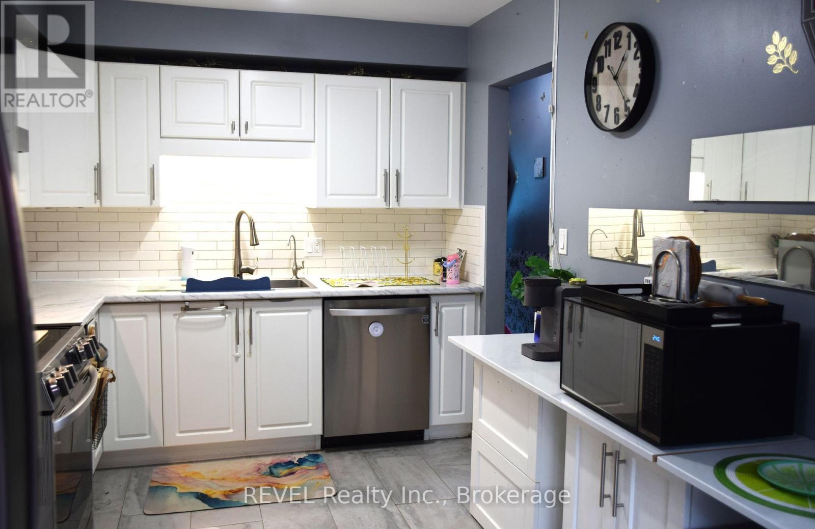 Photo 4 of 28 Dodds Court, Fort Erie ON