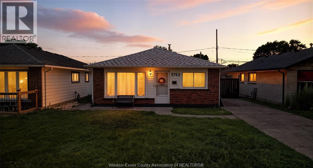 Photo 5 of 3752 Blackburn Court, Windsor ON