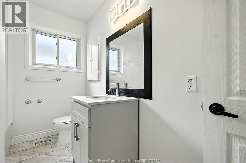Photo 8 of 3752 Blackburn Court, Windsor ON