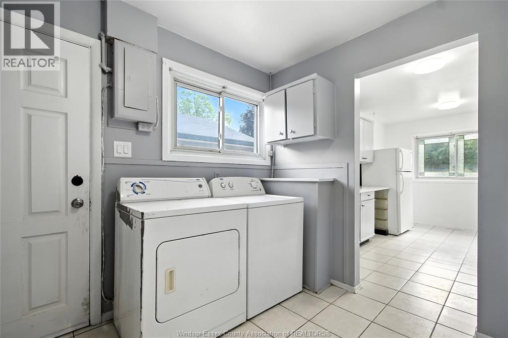 Photo 7 of 3752 Blackburn Court, Windsor ON