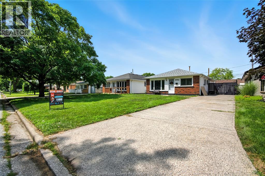 Photo 10 of 3752 Blackburn Court, Windsor ON