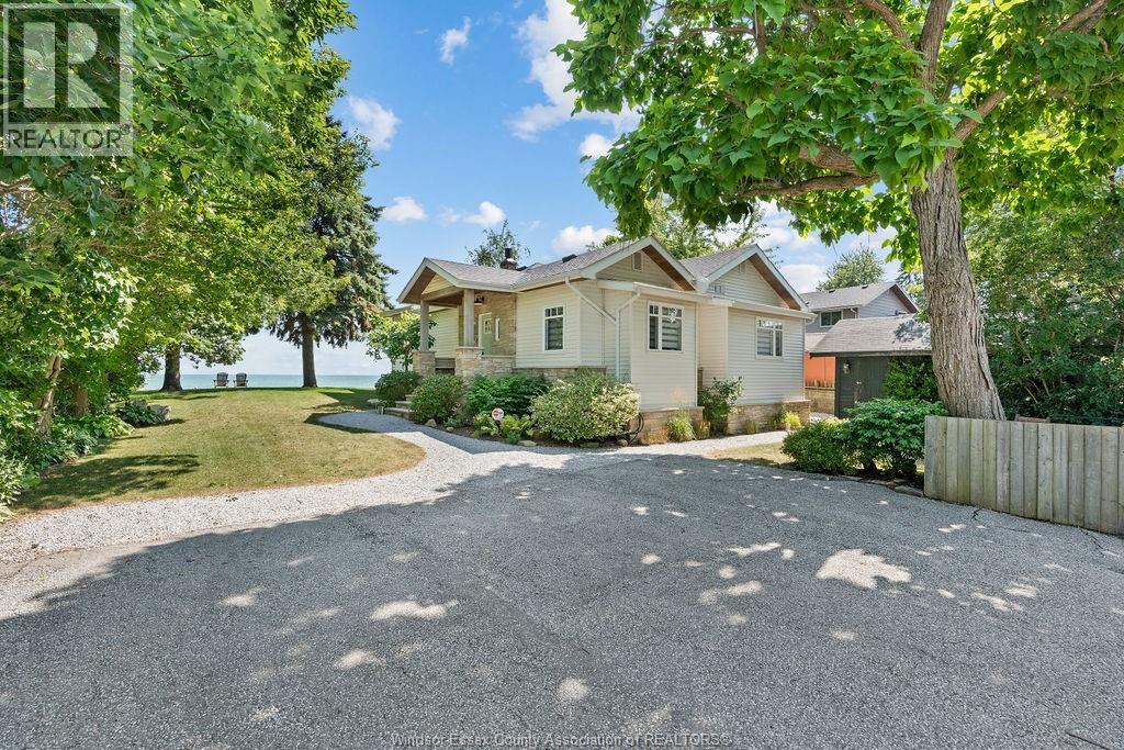 Photo 2 of 1295 Heritage Road, Kingsville ON