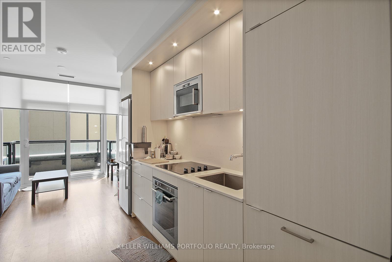 Photo 16 of 219 30 Inn On The Park Drive, Toronto ON