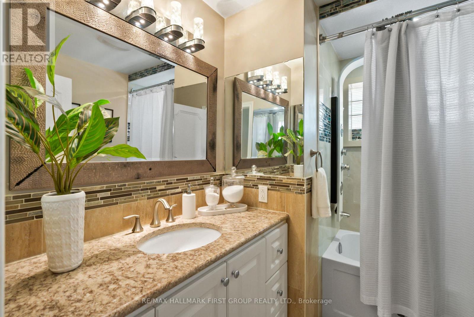 Photo 9 of 205 Saint Peter Street, Whitby ON