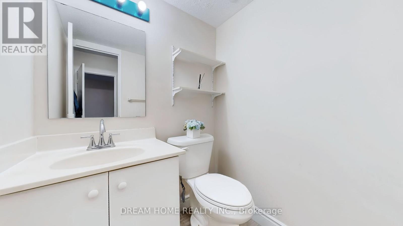 Photo 3 of 1815 5 Massey Square, Toronto ON