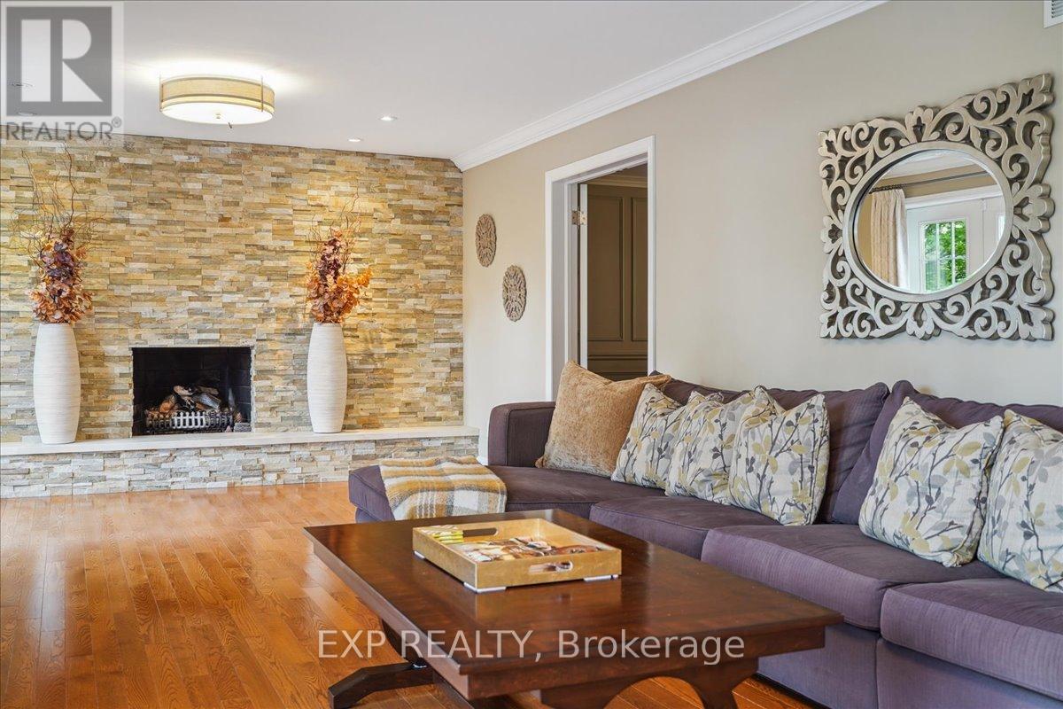 Photo 16 of 71 Manitou Drive, King ON