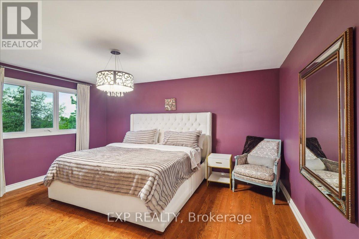 Photo 31 of 71 Manitou Drive, King ON