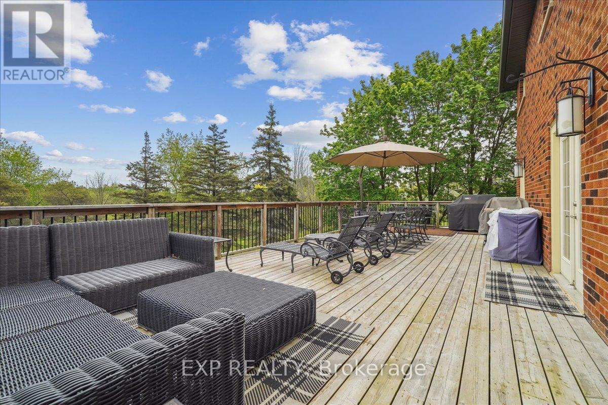 Photo 35 of 71 Manitou Drive, King ON