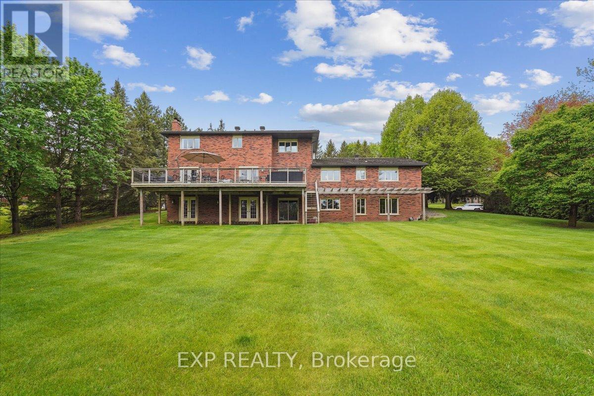 Photo 38 of 71 Manitou Drive, King ON
