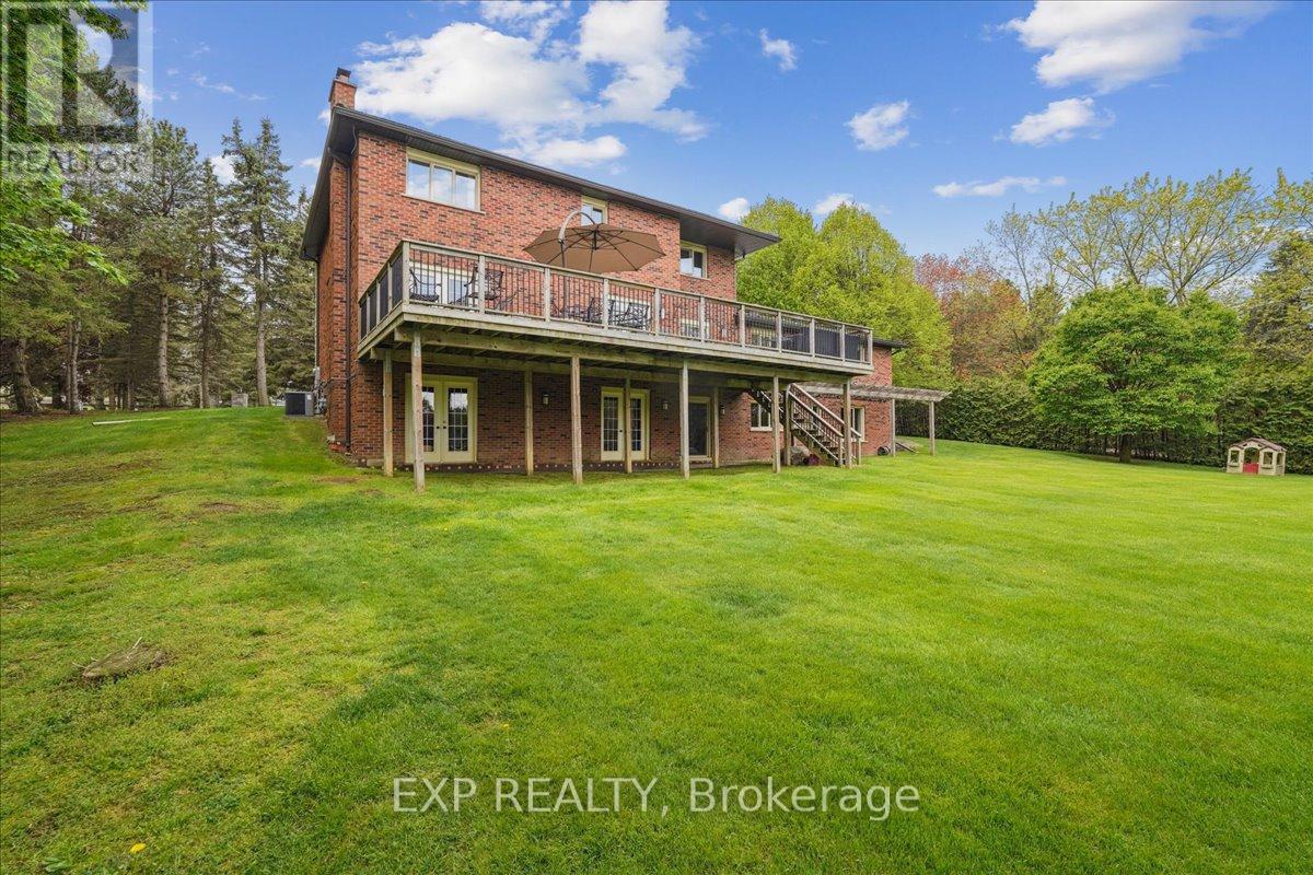 Photo 40 of 71 Manitou Drive, King ON