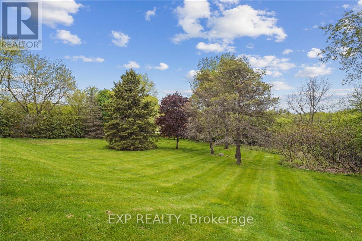 Photo 41 of 71 Manitou Drive, King ON