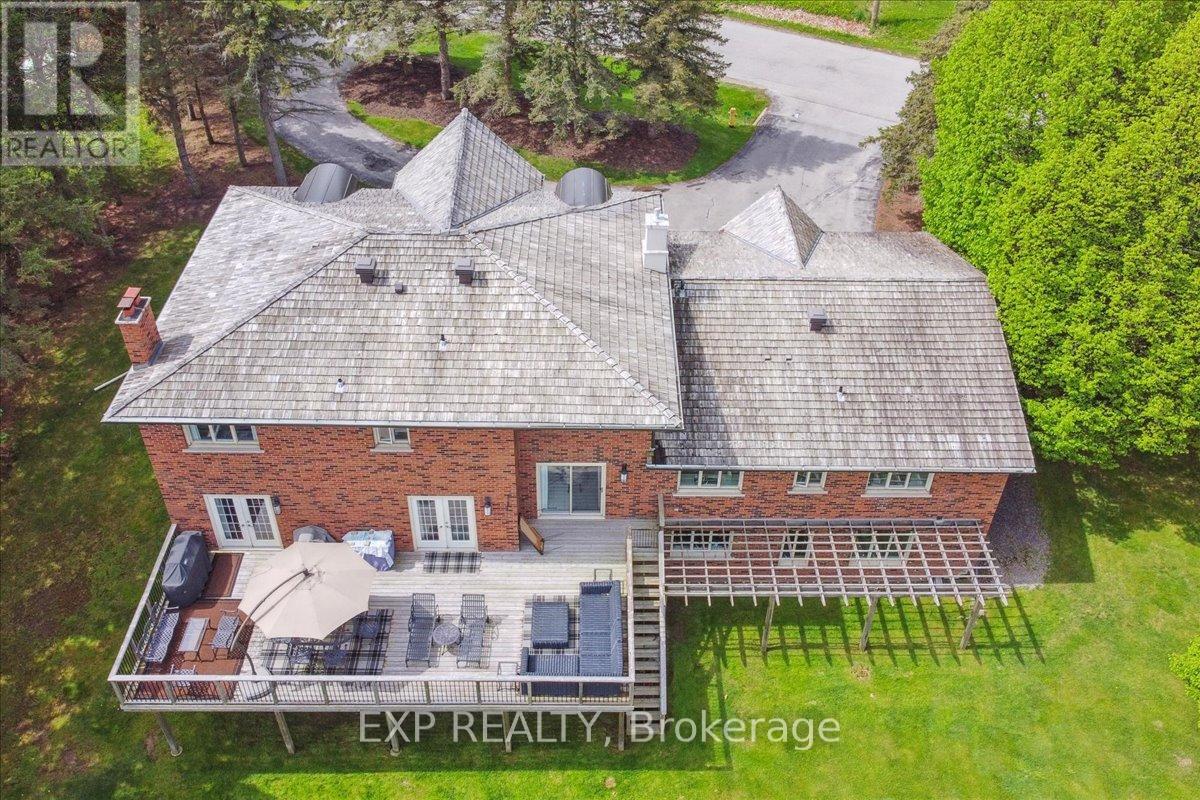 Photo 43 of 71 Manitou Drive, King ON