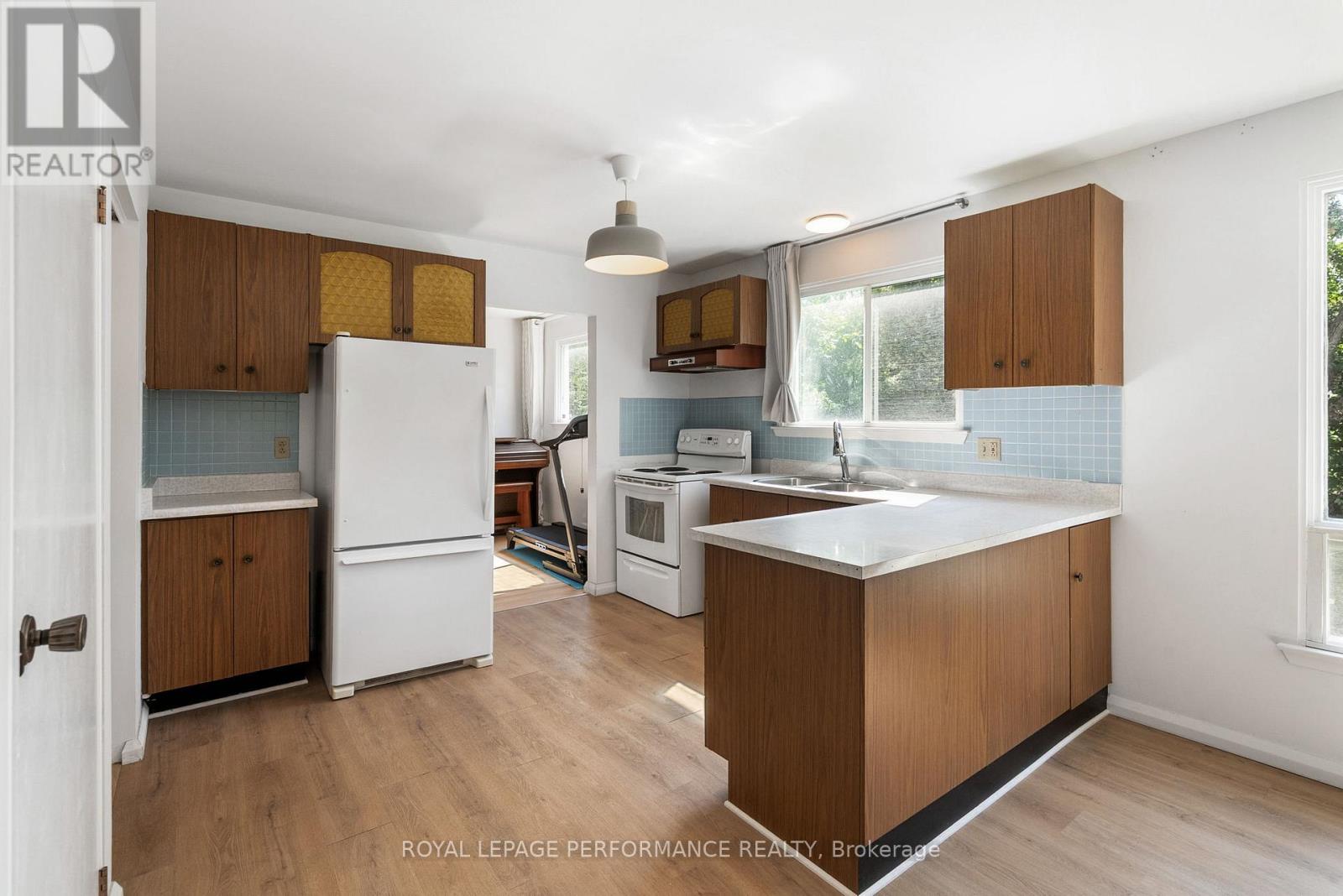 Photo 1 of 33 Woodview Crescent, Ottawa ON