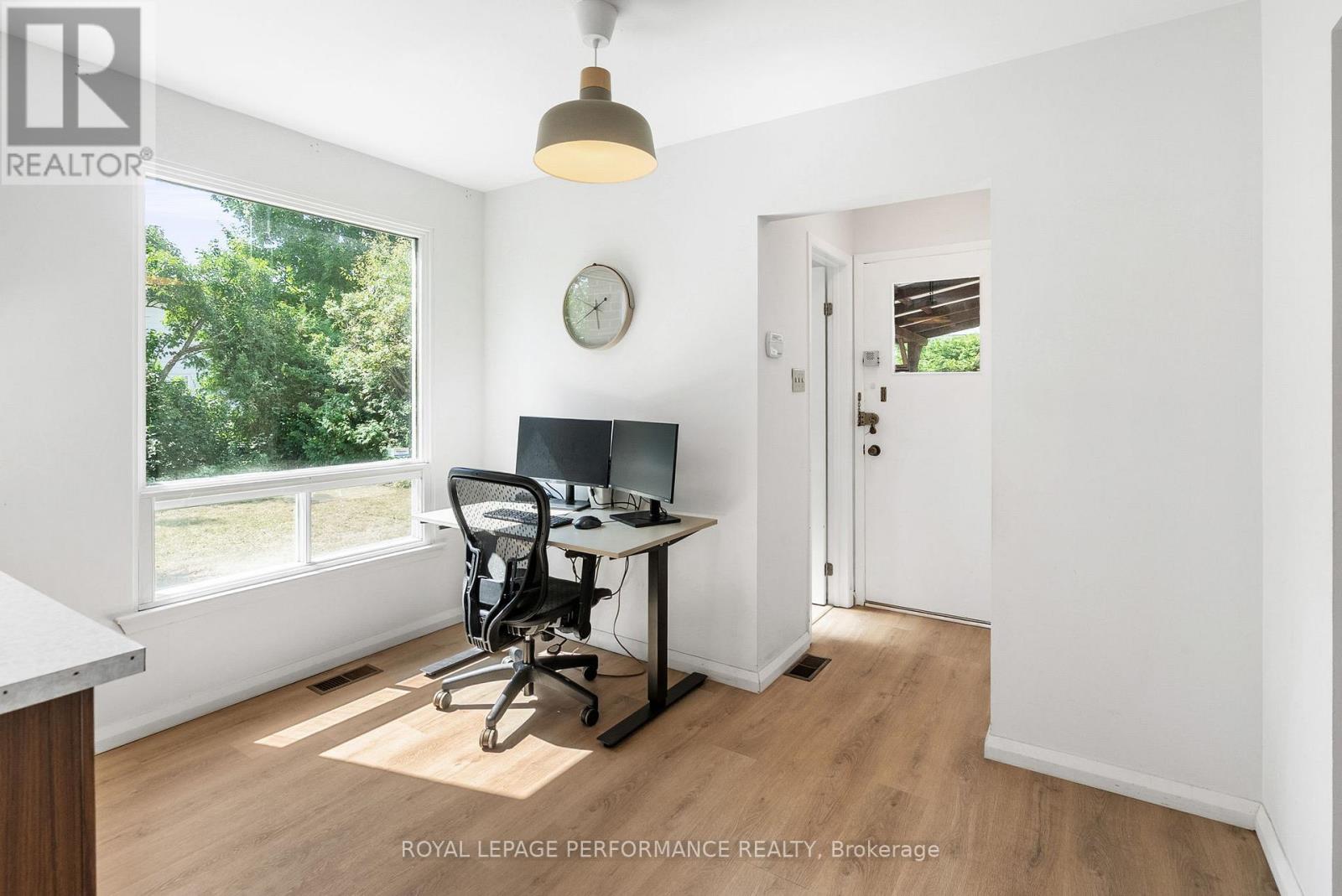 Photo 13 of 33 Woodview Crescent, Ottawa ON