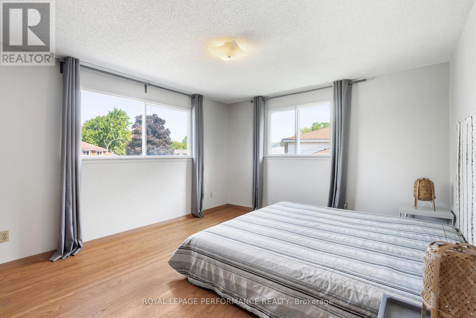 Photo 33 of 33 Woodview Crescent, Ottawa ON