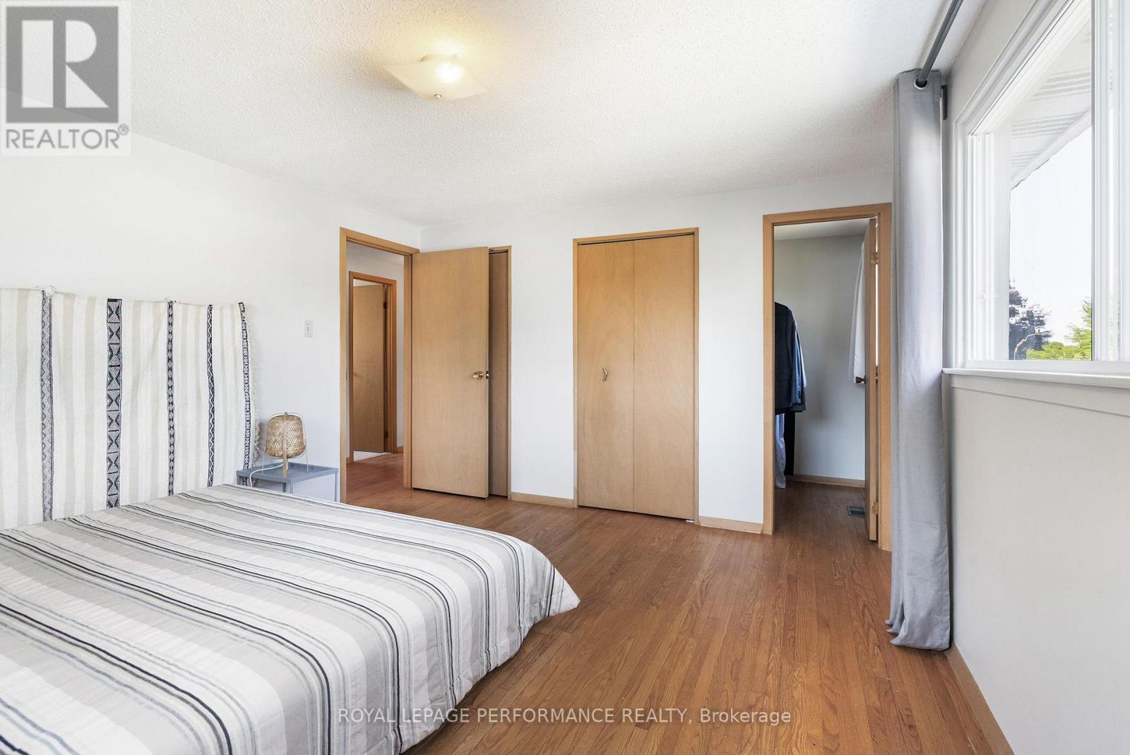 Photo 37 of 33 Woodview Crescent, Ottawa ON