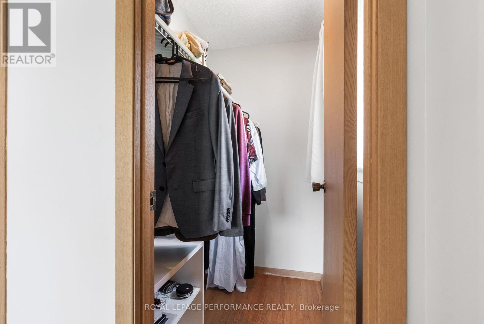 Photo 18 of 33 Woodview Crescent, Ottawa ON
