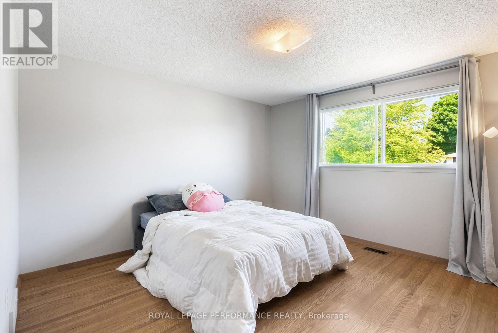 Photo 36 of 33 Woodview Crescent, Ottawa ON